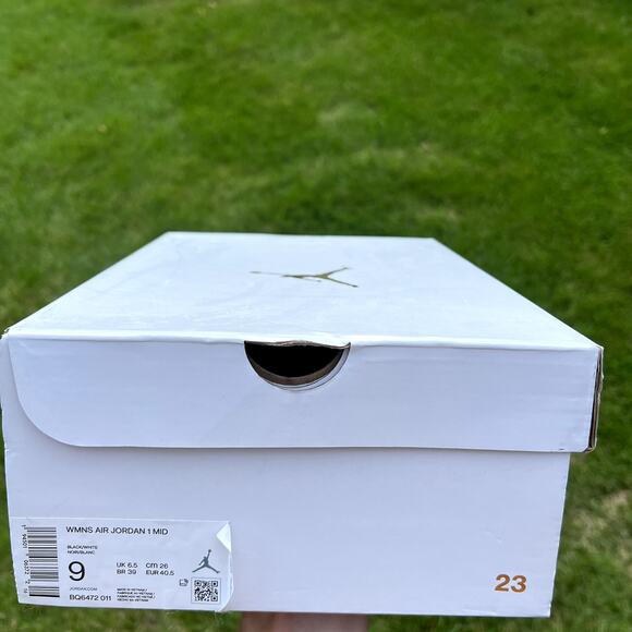 Size 9 - Wmns Nike Air Jordan 1 Mid Black White Women's Shoes - Ships Now - Picture 11 of 11